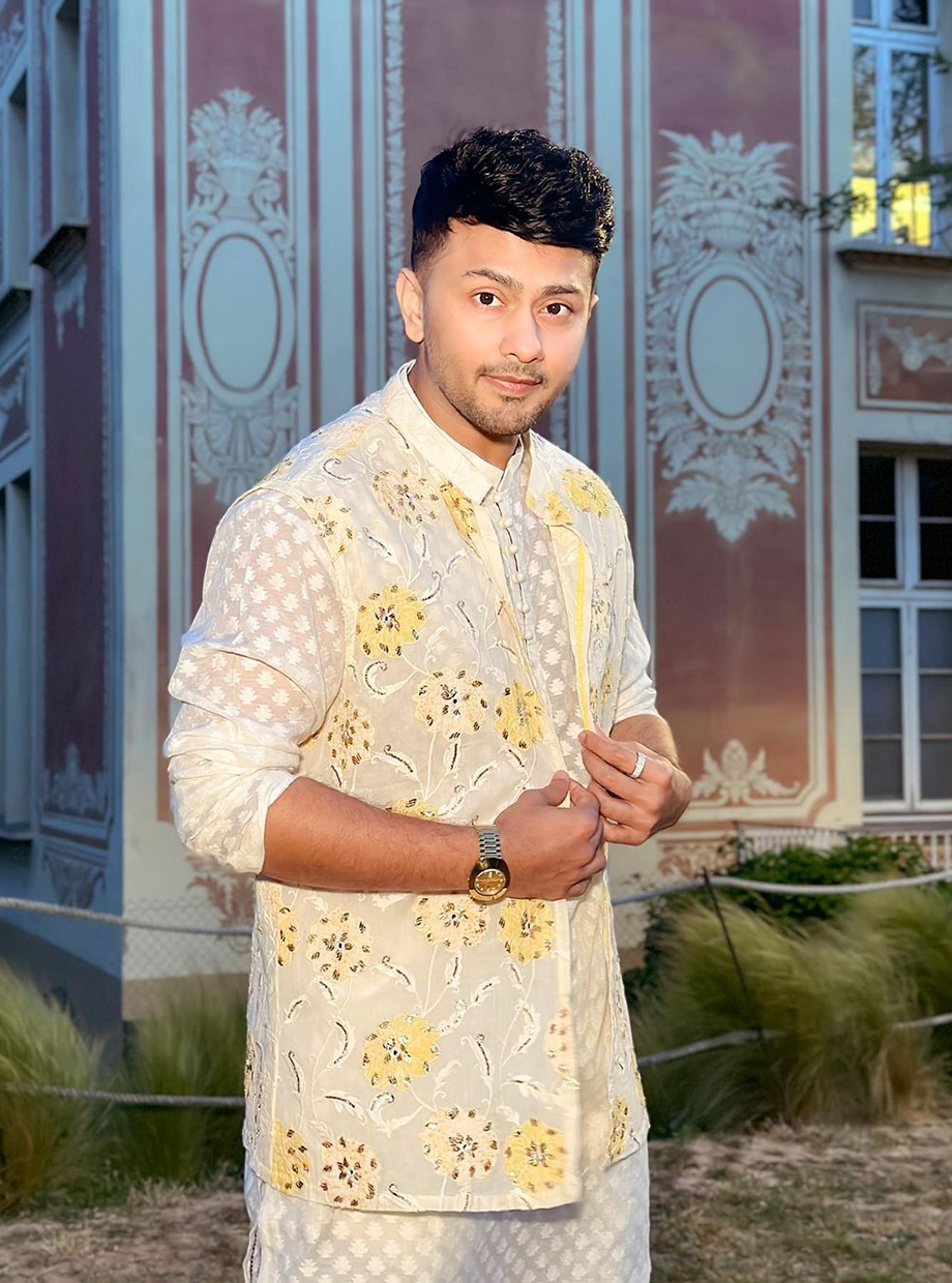 BANARSI JACQUARD KURTA SET + GOLD HAND PITA WORK FLORAL APPLIQUE BUNDI Nafsstore