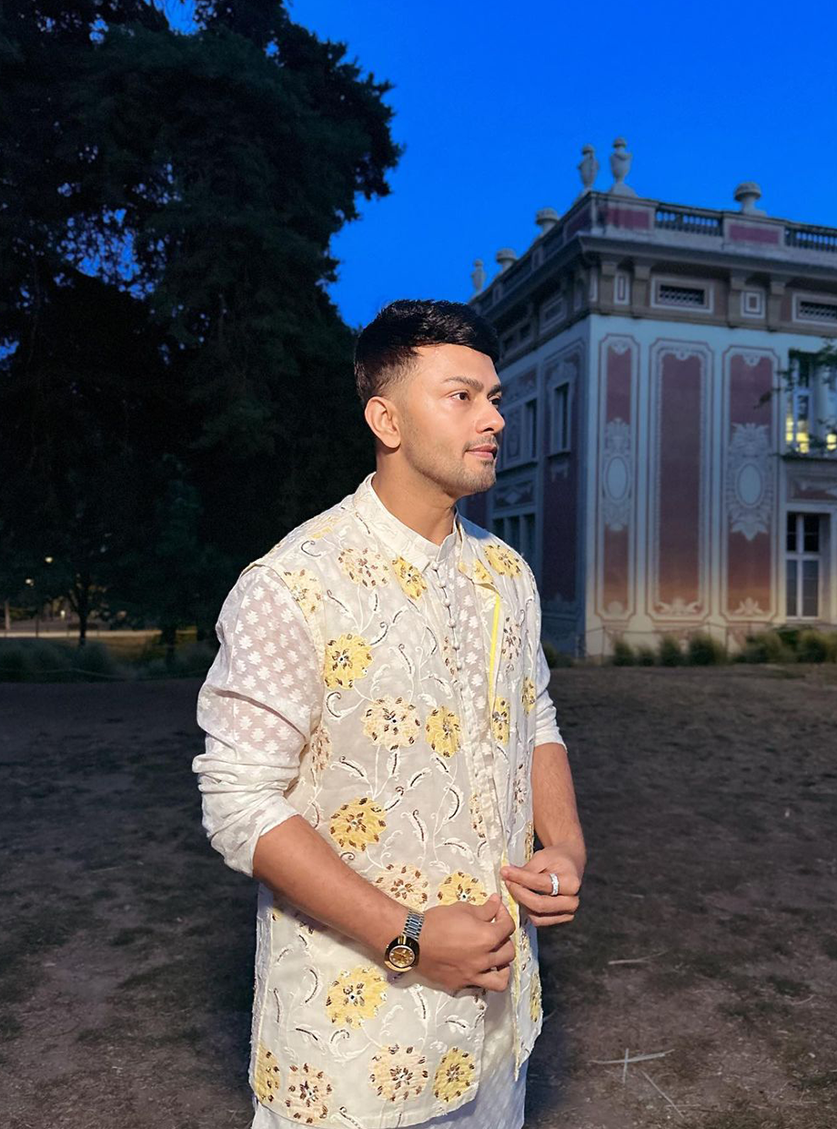 BANARSI JACQUARD KURTA SET + GOLD HAND PITA WORK FLORAL APPLIQUE BUNDI Nafsstore